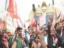 CAA के खिलाफ लेफ्ट का बिहार बंद, कई जगहों पर ट्रेनें रोकीं, सड़कें जाम, पप्पू यादव ने किया समर्थन, आरजेडी ने खुद को किया अलग
