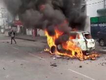 लखनऊ में नागरिकता कानून के खिलाफ हिंसक प्रदर्शन, हसनगंज में थाने में लगाई आग, गाड़ियों को भी फूंका