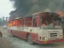 CAA Protest: यूपी के संभल में प्रदर्शन के दौरान सरकारी बस में आग लगाई, इंटरनेट सर्विस बंद की गईं