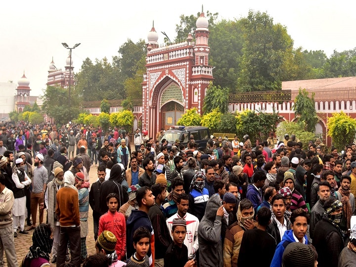 12 miscreants identified in Aligarh Muslim University CAA: AMU में बवाल मचाने वाले 12 उपद्रवियों की हुई पहचान, यूनिवर्सिटी के छात्रसंघ अध्यक्ष का भी नाम शामिल