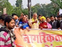 बिहार: बंद समर्थकों से भिड़ने पहुंचे बीजेपी MLC संजय पासवान, पुलिस ने बवाल होने से रोका