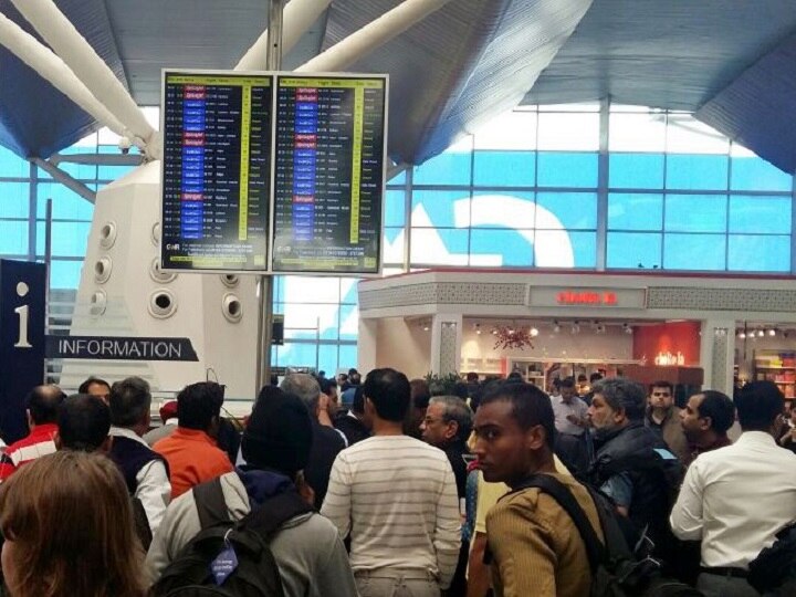 Weather Updates: Flight operations at Delhi airport affected Weather UPDATES: उत्तर भारत में ठंड का कहर, सड़क के साथ-साथ हवाई यातायात भी बुरी तरह प्रभावित