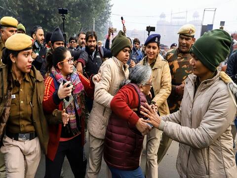 CAA Protest: उत्पात मचाने वालों पर दिल्ली पुलिस की कार्रवाई, दरियागंज हिंसा मामले में 15 गिरफ्तार CAA Protest: उत्पात मचाने वालों पर दिल्ली पुलिस की कार्रवाई, दरियागंज हिंसा मामले में 15 गिरफ्तार