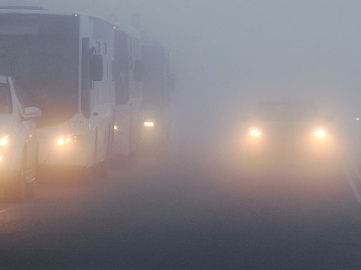 Tips: Keep these things in mind while driving in dense fog there will not be an accident Tips: घने कोहरे में ड्राइविंग के दौरान इन बातों का रखें ध्यान, नहीं होगा एक्सीडेंट
