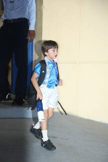 एनुएल डे फंक्शन में इस तरह तैयार होकर पहुंचे अबराम, पापा शहरुख ने साथ में खिंचवाईं तस्वीरें