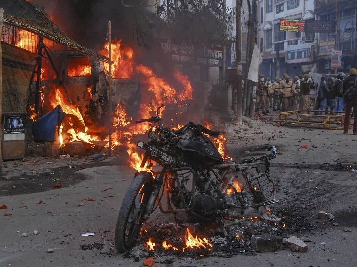 Caa Protest If damage property during demonstration in UP you pay fine CAA: यूपी में प्रदर्शन के दौरान अगर संपत्ति को पहुंचाया नुकसान तो भरना पडे़गा इतना जुर्माना