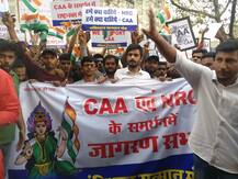 मुंबई में CAA और NRC के समर्थन में उतरे लोग, निकाला मार्च