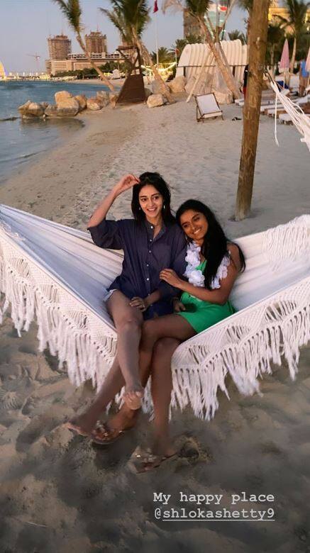 यहां से अनन्या सोशल मीडिया पर तस्वीरों के जरिए अपने फैंस को अपडे दे रही हैं. (Photo Credit: @ananyapanday Instagram)