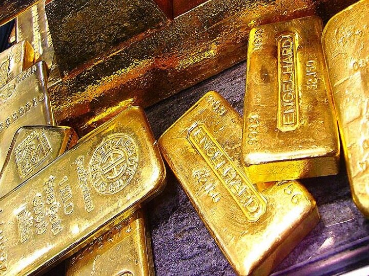 Gold Rates Drop Nearly three percent Retreating From Record Highs सोना खरीदने के बारे में सोच रहे हैं? एक मिनट रुकिए और पहले ये खबर पढ़ लीजिए
