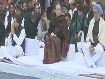 CAA के खिलाफ राजघाट पर कांग्रेस का 'सत्याग्रह', सोनिया गांधी ने पढ़ी संविधान की प्रस्तावना