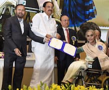 National Award: 74 की उम्र में सुरेखा सीकरी को मिला राष्ट्रीय पुरस्कार, व्हीलचेयर पर बैठकर किया रिसीव