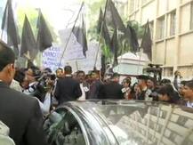 CAA Protest: प्रदर्शनकारियों ने जादवपुर यूनिवर्सिटी में फिर बंगाल के राज्यपाल धनखड़ को घेरा