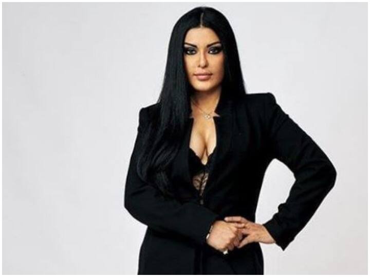 Bigg Boss 13 Koena Mitra told 2 contestants psychopathic Bigg Boss 13: कोएना मित्रा ने घर के इन दो कंटेस्टेंट को बताया 'मनोरोगी', दूसरे ही एलिमिनेशन में हो गई थी बाहर