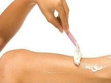 घर में करना चाहती हैं हेयर रिमूव, ये टिप्स आएंगे आपके काम