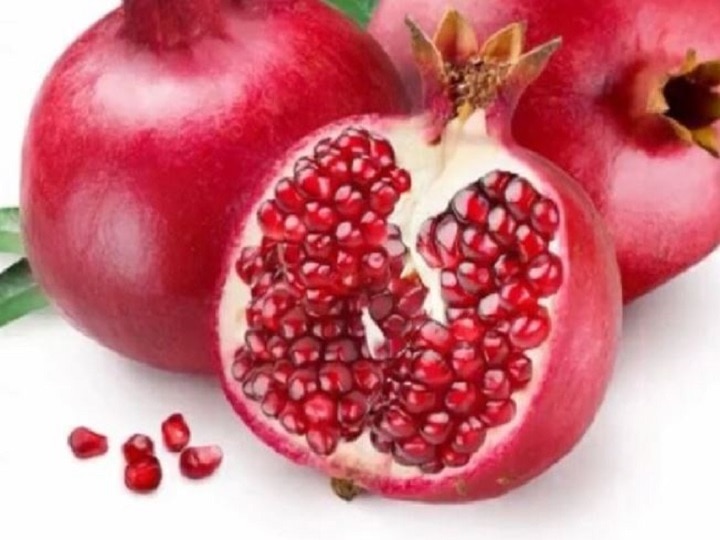 Health Tips Eating pomegranate is not beneficial for everyone eating pomegranate may be heavy for these people Health Tips: अनार खाना सभी के लिए फायदेमंद नहीं, इन लोगों के लिए अनार खाना पड़ सकता है भारी