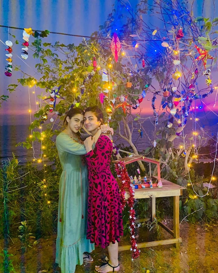 गौरतलब है कि सारा अली खान सोशल मीडिया पर खूब एक्टिव रहती हैं. वो अपनी तस्वीरें और वीडियोज़ सोशल मीडिया पर शेयर करती रहती हैं. (तस्वीर: सारा अली खान, इंस्टाग्राम)