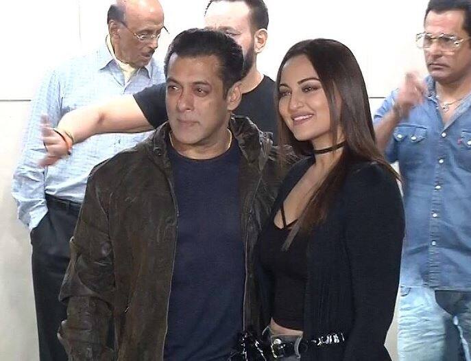 सलमान की बर्थडे पार्टी में शामिल हुईं सोनाक्षी.