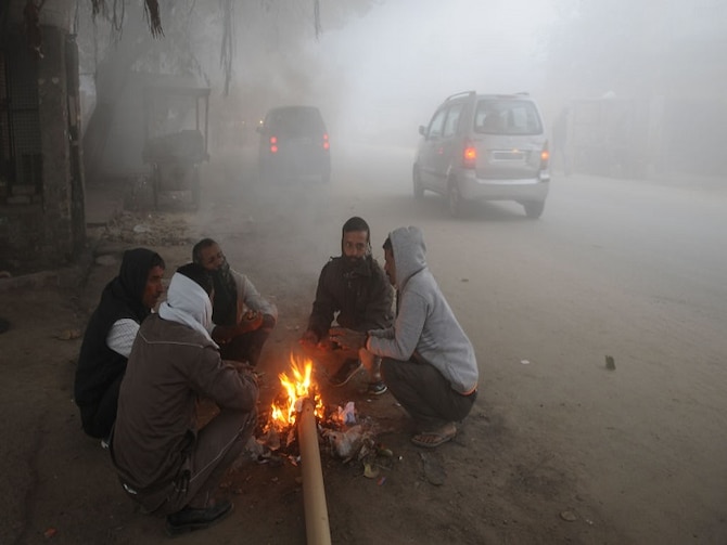 Weather Update: North India In The Grip Of Nippy Cold, Likely To Get Some  Relief From Jan 3 | Weather Update: उत्तर भारत में हाड़ कंपाने वाली ठंड,  तीन जनवरी से कुछ