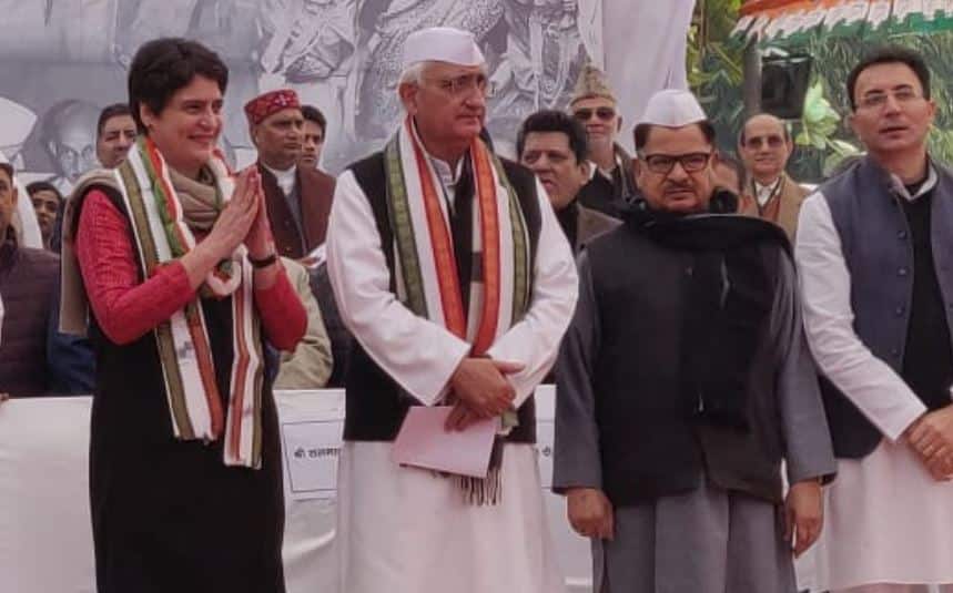 कांग्रेस आज देशभर में निकाल रही 'संविधान बचाओ मार्च', राहुल गांधी ने NRC को बताया नोटबंदी नंबर-2