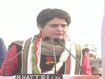 कांग्रेस के 135वें स्थापना दिवस समारोह में शामिल हुईं प्रियंका गांधी, कहा- जनता की आवाज़ को दबा रही है सरकार