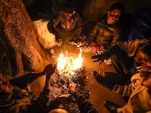 Weather Forecast Updates: ठंड के आगोश में देश, कहीं घना कोहरा तो कहीं जबरदस्त बर्फबारी