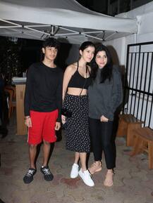 In Pics: देर रात मां महीप कपूर और भाई के साथ मुंबई में खास अंदाज में स्पॉट हुईं संजय कपूर की बेटी शनाया कपूर