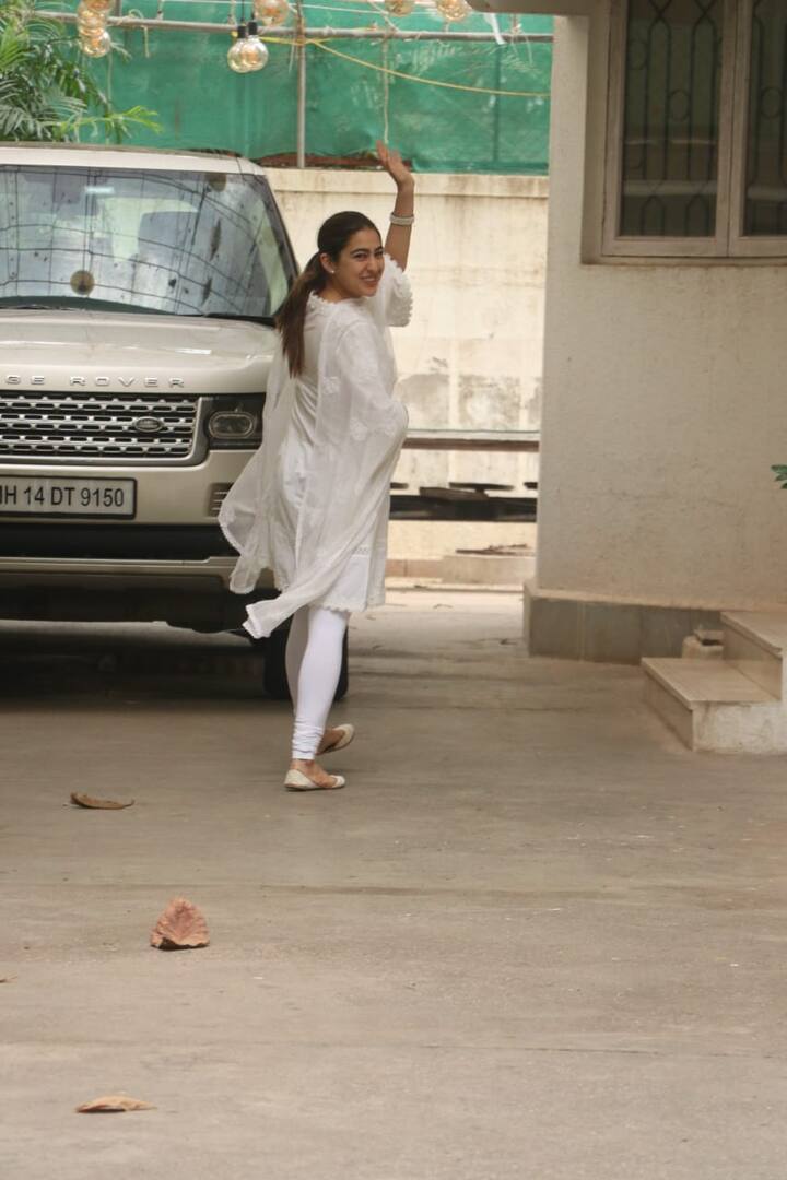 वहीं कार्तिक आर्यन भी इस दौरान कैजुअल लुक में दिखाई दिए. (Photo Credit: Manav Manglani)