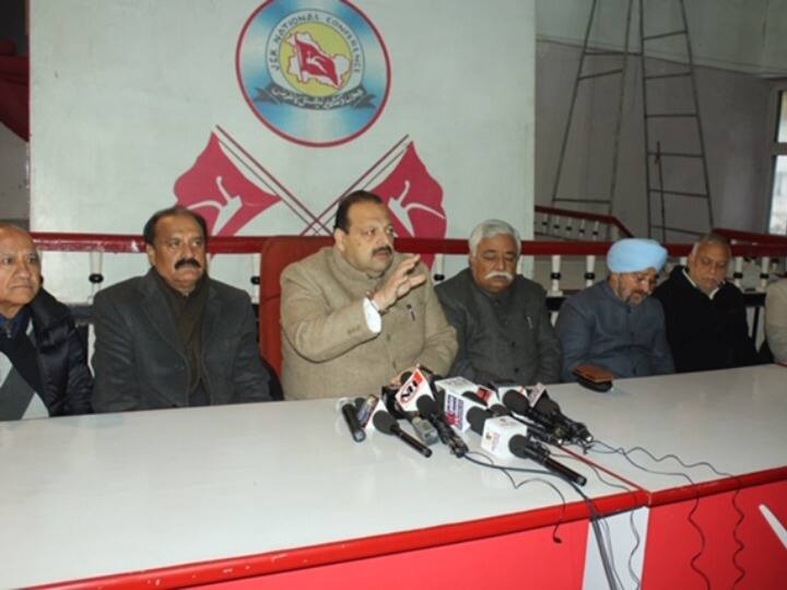 Jammu and Kashmir: Ruckus over new holiday calendar issued by administration जम्मू-कश्मीर: प्रशासन द्वारा जारी नए छुट्टियों के कैलेंडर को लेकर बवाल