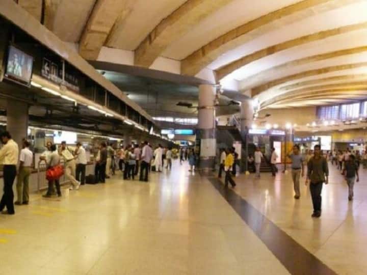 Rajiv Chowk metro station exit gate will be closed by 9 PM on 31 December night कल रात 9 बजे के बाद राजीव चौक मेट्रो स्टेशन पर बंद रहेगा Exit, एंट्री पर रोक नहीं