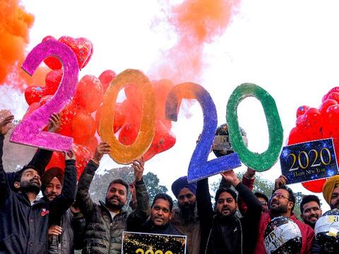 New Year 2020: नए साल पर इन खास शेरो-शायरी और मैसेज के जरिए दें अपनी शुभकामनाएं New Year 2020: नए साल पर इन खास शेरो-शायरी और मैसेज के जरिए दें अपनी शुभकामनाएं