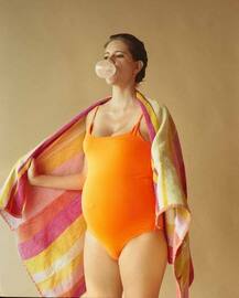 PHOTOS: कल्कि कोचलिन की बेबी बंप में तस्वीरें फिर से वायरल, जल्द देंगी बच्चे को जन्म