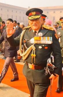 तस्वीरें: सेना के तीनों अंगों का प्रतिनिधित्व करती है CDS बिपिन रावत की नई वर्दी