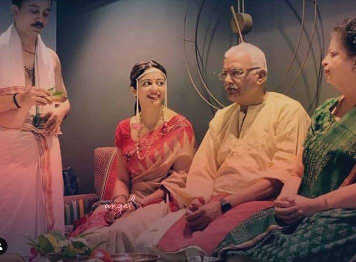 एक्ट्रेस और बिग बॉस की एक्स कंटेस्टेंट नेहा पेंडसे बहुत जल्द शार्दुल सिंह ब्यास शादी के बंधन में बंधने वाली हैं. हाल ही में उनकी ग्रहमुख पूजा की तस्वीरें सामने आई हैं. इस तस्वीरों में पूजा अपने परिवार के साथ बेहद खुश दिखाई दे रहे हैं. आगे कि स्लाइड्स में देखिए उनकी तस्वीरें. 