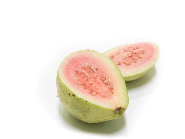 Know what are the disadvantages of guava  Health Tips: ज्यादा अमरूद खाने से हो जाएंगे बीमार, जानिए क्या हैं इसके नुकसान