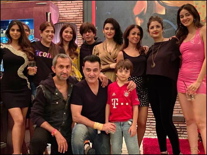 आपको बता दें कि सुहाना खान, अबराम खान और आर्यन अपने दोस्तों और अनन्या पांडे के साथ पहले से ही अलीबाग फार्महाउस पहुंचे हुए थे. इनकी तस्वीरें पहले से ही सोशल मीडिया पर वायरल हो रही हैं. (तस्वीर: इंस्टाग्राम)