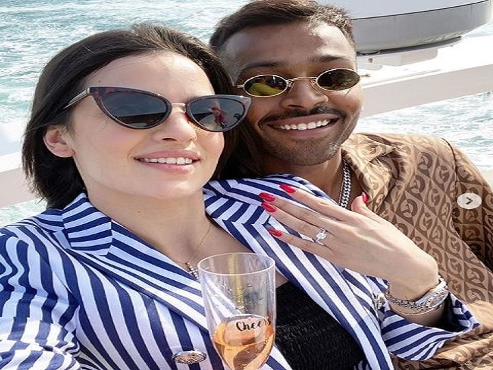 Indian cicketer Hardik Pandya Announces Engagement To Natasa Stankovic photo video हार्दिक पांड्या ने समंदर के बीच क्रूज पर की गर्लफ्रेंड नताशा संग सगाई, बोले- -'मैं तेरा, तू मेरी, जाने सारा हिंदुस्तान'