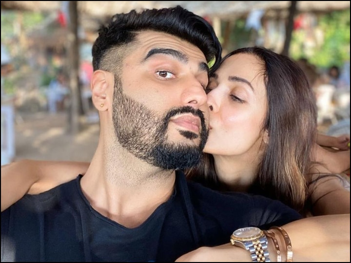 Arjun Kapoor And Malaika Arora Seal The New Year With A Sweet Kiss Photo Viral इस तरह मलाइका