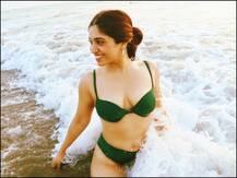 न्यू ईयर पर भूमि पेडनेकर ने समंदर की लहरों का लुत्फ उठाते शेयर की तस्वीर और वीडियो, हो रही है चर्चा