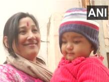 वाराणसी में CAA विरोधी प्रदर्शन करने पर गिरफ्तार हुई मां रिहा, बच्ची से मिल कर हुई भावुक