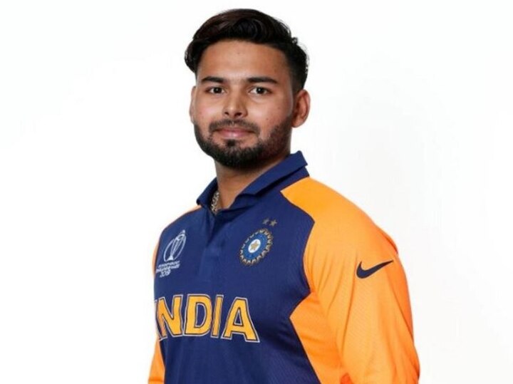 Rishabh Pant Pictures with Girlfriend Isha Negi Indian Team Wicketkeeper Rishabh Pant Photos with Girlfriend Isha Negi ऋषभ पंत ने गर्लफ्रेंड के साथ शेयर की फोटो, लिखा- तुम्हारे साथ खुद को ज्यादा...