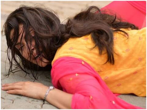 Trending: दीपिका-विक्रांत की 'छपाक' का टाइटल ट्रैक रिलीज, झकझोर कर रख देंगे गाने के बोल Trending: दीपिका-विक्रांत की 'छपाक' का टाइटल ट्रैक रिलीज, झकझोर कर रख देंगे गाने के बोल