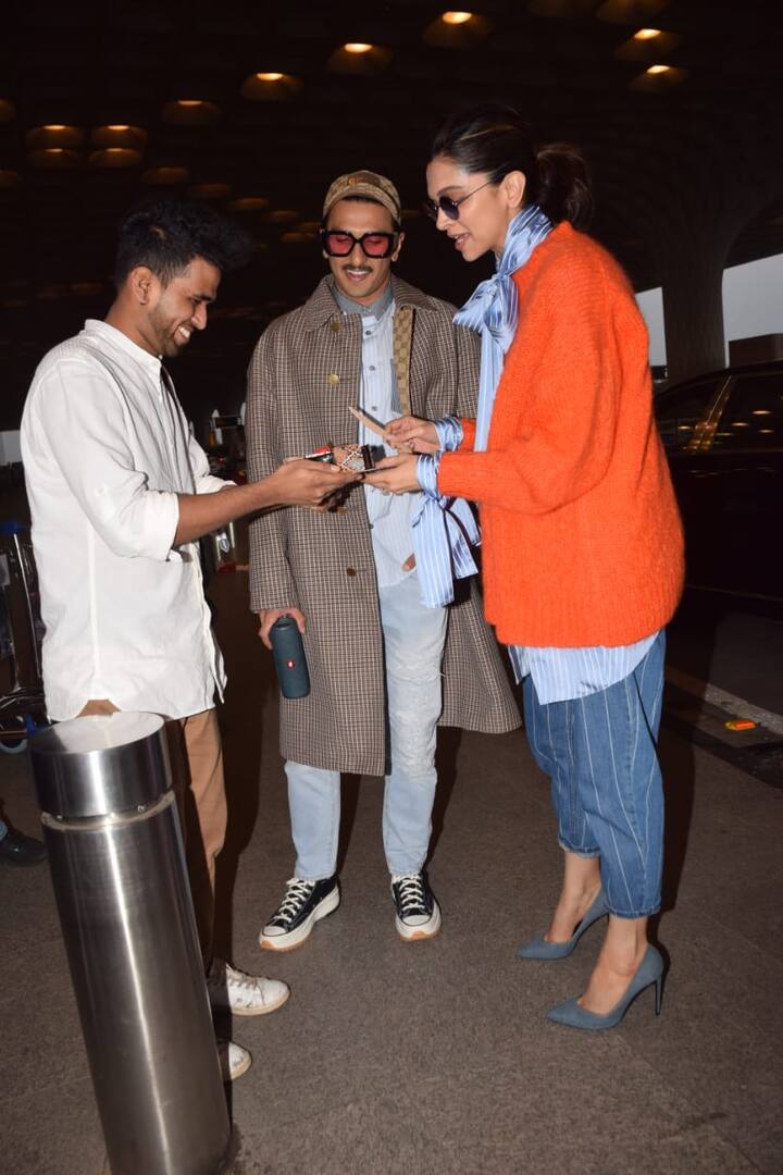 दीपिका ने फैंन एयरपोर्ट पर अपने फैंस के साथ केक काटा. (Photo Credit: Manav Manglani)