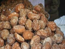 Health Tips: ज़्यादा गुड़ खाने के ये हैं नुकसान, जानिए क्या