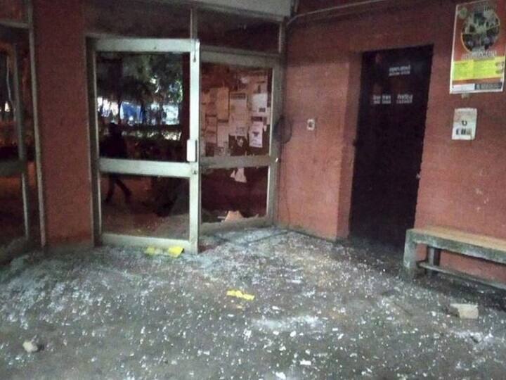 आखिर कल JNU में हुआ क्या? कैसे नकाबपोश बदमाशों ने छात्रों पर हमला किया- जानिए Masked mob enters JNU campus, attacks students and faculty आखिर कल JNU में हुआ क्या? कैसे नकाबपोश बदमाशों ने छात्रों पर हमला किया- जानिए