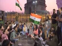 JNU हिंसा के विरोध में देशभर में प्रदर्शन, AMU से लेकर FTII तक सड़कों पर उतरे छात्र