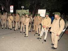 JNU हमला: दिल्ली पुलिस ने अज्ञात लोगों के खिलाफ दर्ज की FIR, कैंपस के बाहर भारी सुरक्षा बल तैनात