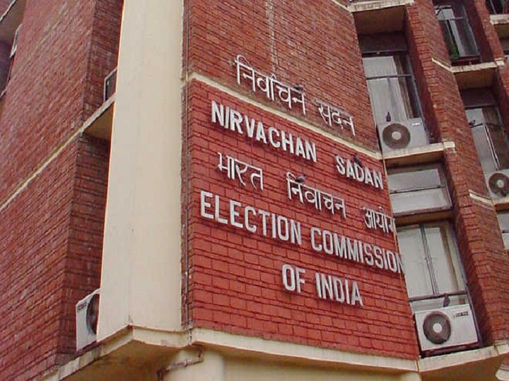 Election commission rejects 411 nominations due to wrong information Delhi Election दिल्ली चुनाव: चुनाव आयोग ने खारिज किए 411 नामांकन, तीन उम्मीदवारों ने पर्चे वापस लिए