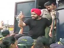 मुंबई: गेटवे ऑफ इंडिया से प्रदर्शनकारी आजाद मैदान शिफ्ट, पुलिस के साथ धक्का मुक्की भी हुई