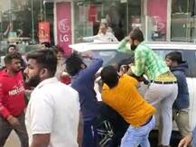 अहमदाबाद में ABVP-NSUI के कार्यकर्ताओं में भिड़ंत, हार्दिक बोले- BJP छात्रों को डराने का काम कर रही है