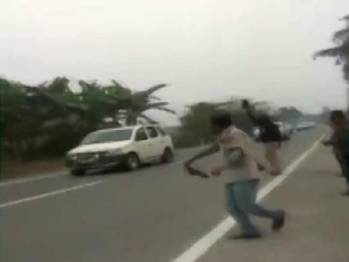 बिहार: CAA का सर्मथन करने वाले नीतीश को प्रदर्शनकारियों ने दिखाए काले झंडे Anti-CAA protest: Nitish Kumar faces black flags, go back slogans बिहार: CAA का सर्मथन करने वाले नीतीश को प्रदर्शनकारियों ने दिखाए काले झंडे